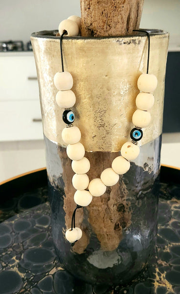 Beige komboloi