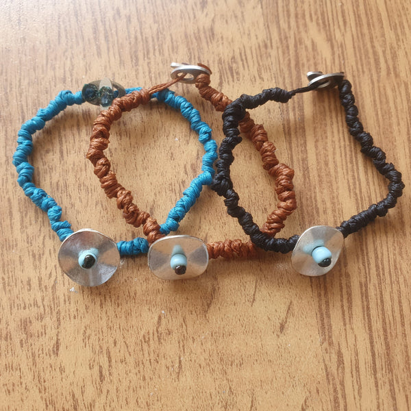Disk bracelet with knots