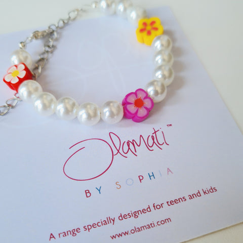 Sophia Range - Fresh water pearl bracelet with flowers